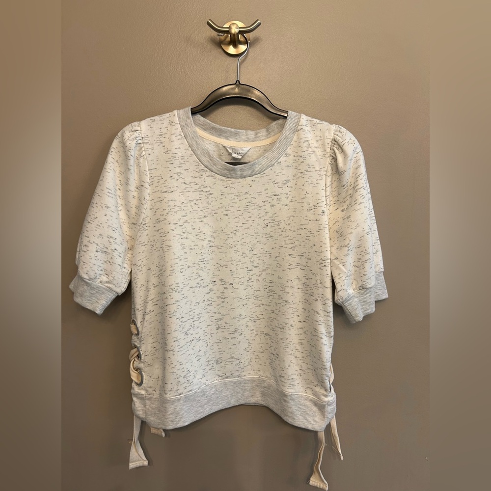 Nicole Miller short sleeved off white and grey sweatshirt sz M side laced up